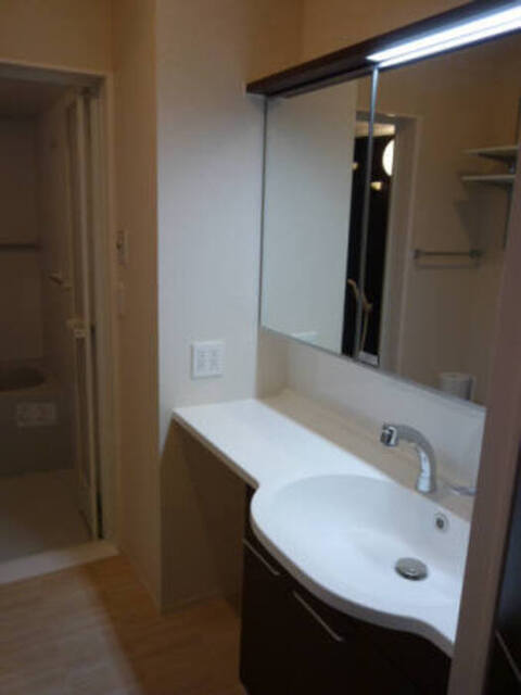 洗面設備　７号　洗髪洗面化粧台（三面鏡になります）