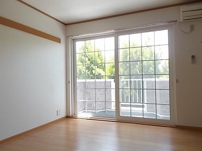 居室・リビング　同じ建物の別のお部屋