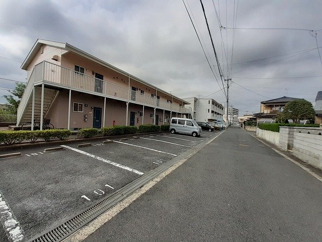 【北九州市八幡西区木屋瀬のアパートの駐車場】