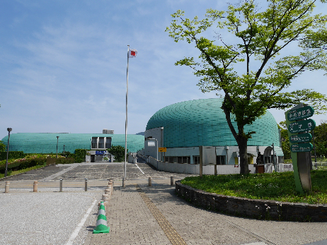 【村上ビルの図書館】