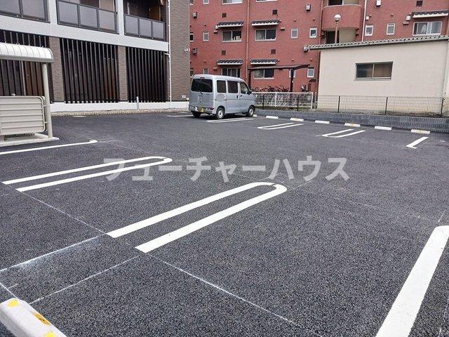 【ファースト　スターの駐車場】