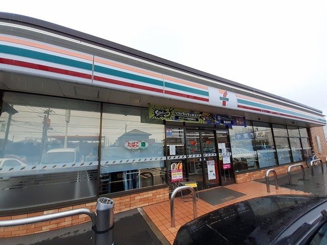 コンビニ　セブンイレブン（コンビニ）まで550m