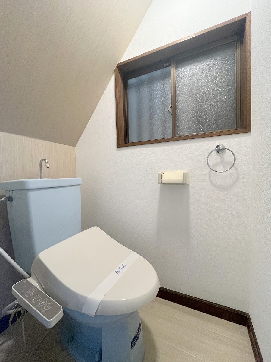 東武伊勢崎線 伊勢崎駅 徒歩9分 2階建 築41年のトイレ写真