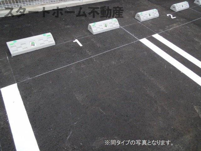 【グラン・ボヌールＢの駐車場】