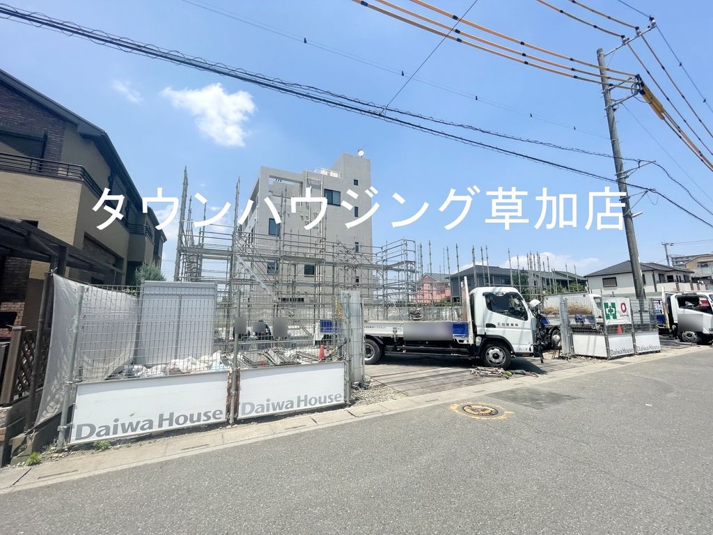 【越谷市新越谷のアパートのエントランス】