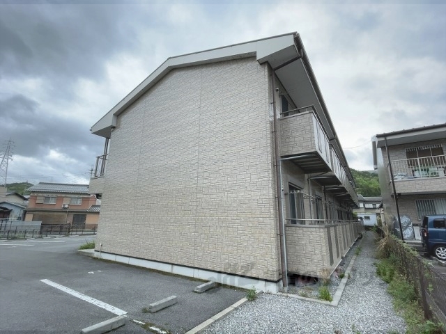 彦根市鳥居本町のアパートの建物外観