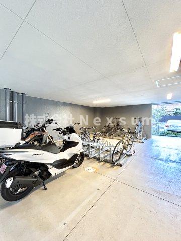 駐車場　駐輪場、バイク置き場です