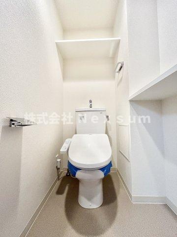 トイレ　落ち着いた色調のトイレです