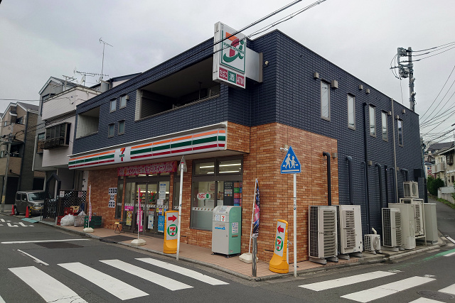 コンビニ　セブンイレブン横浜白幡向町（コンビニ）まで124m