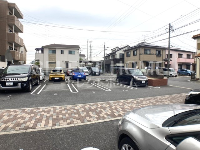 【グリーンタウン宮地B棟の駐車場】