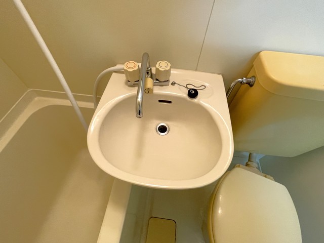 洗面設備　バスには洗面台も付いているのでお出掛け準備らくらくですね♪