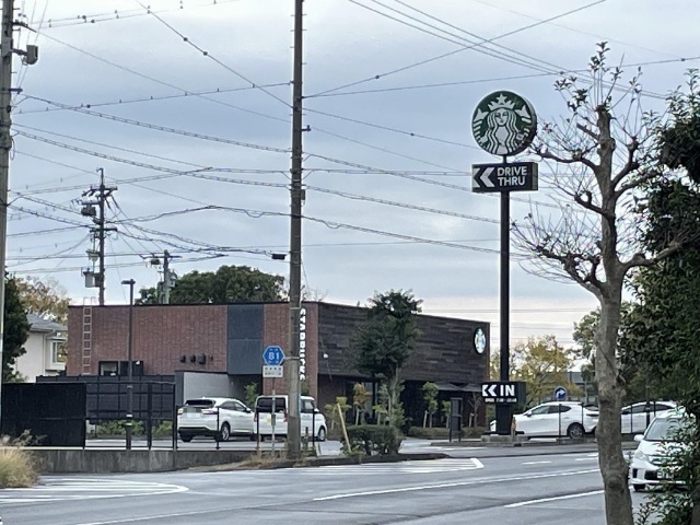 飲食店　スターバックスコーヒー焼津八楠店（飲食店）まで1343m