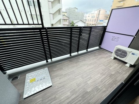バルコニー　同型タイプ物件の写真です。