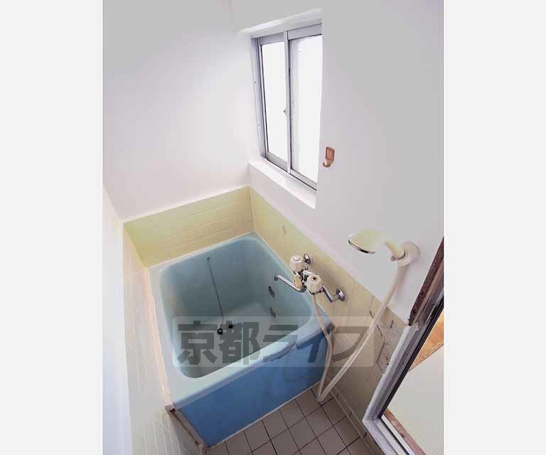 バス・シャワールーム　窓もあります。