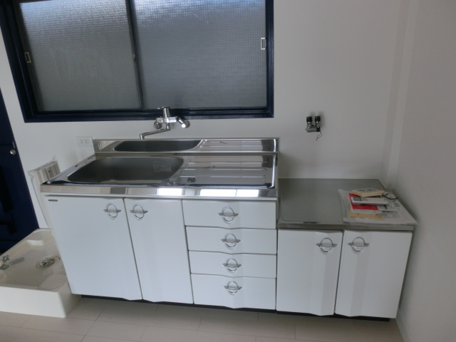 キッチン　同物件別号室の写真です。