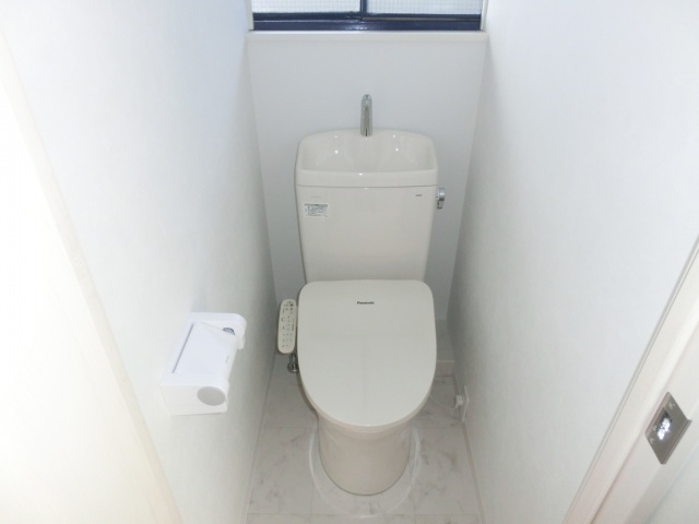 トイレ　同物件別号室の写真です。