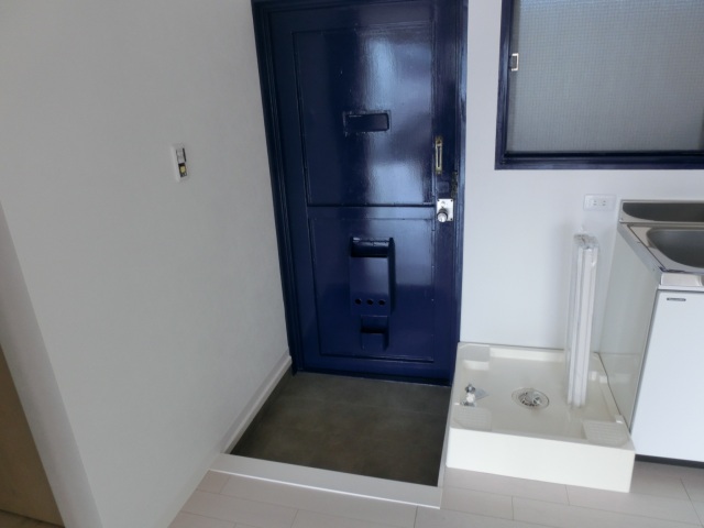 玄関　同物件別号室の写真です。