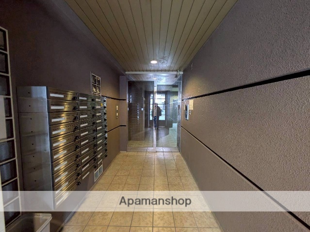 ロビー　駐車場