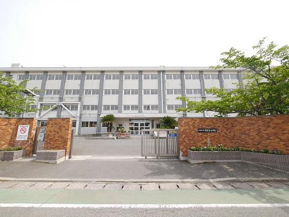 【ＭＤＩミルファルコ下曽根駅前の小学校】