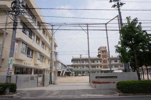 【広島市安佐南区山本のアパートの小学校】