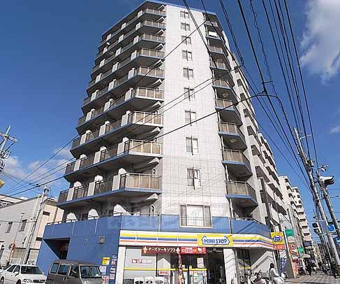 京都市下京区材木町のマンションの建物外観