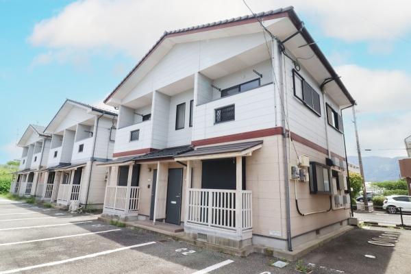 建物外観　子育て環境良好　駐車場2台無料