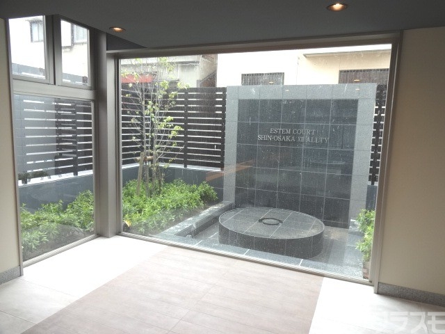 エントランス　ホテルのようです。