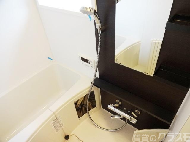 バス・シャワールーム　浴室に窓があるタイプです。