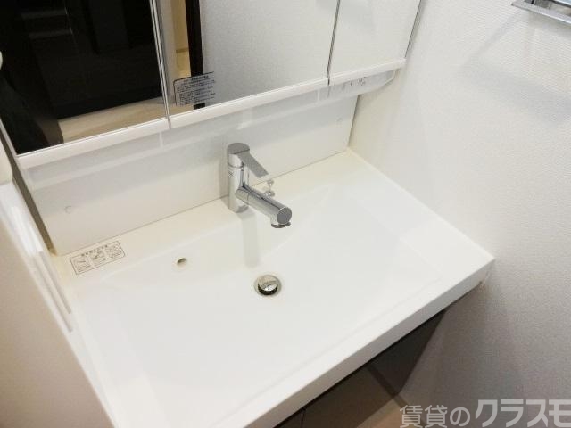 洗面設備　シャワーノズル採用しています。