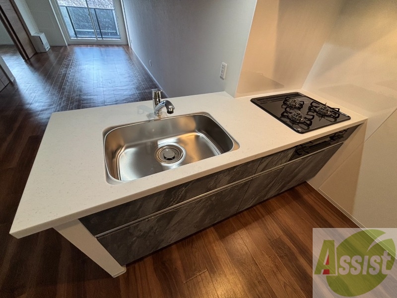 キッチン　３口システムキッチンですのですぐにお料理に使えます！