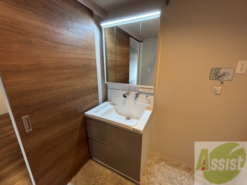 洗面設備　朝の身支度に欠かせない独立洗面台もございます！