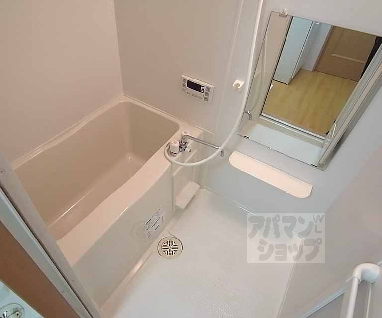 バス・シャワールーム　鏡付きお風呂