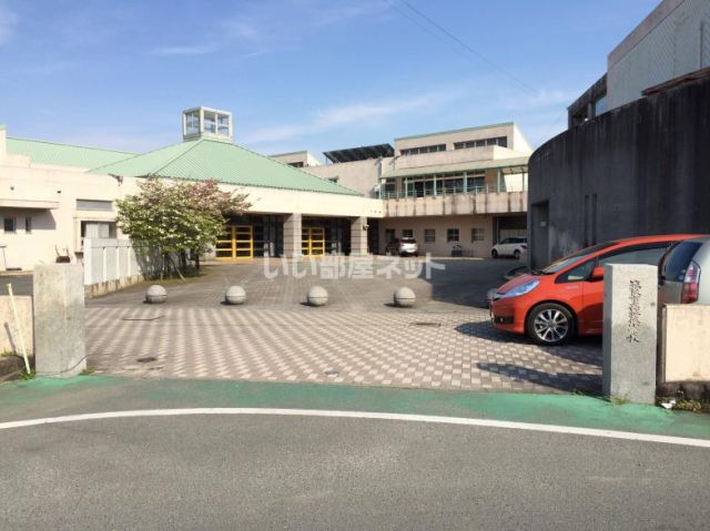 小学校　筑後市立筑後小学校（小学校）まで685m