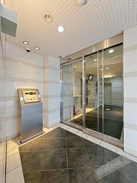 エントランス　オートロック付きで部外者シャットアウト♪