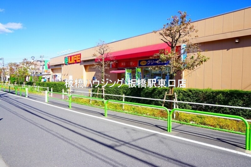 スーパー　ライフ 前野町店（スーパー）まで570m