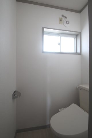 トイレ　温水洗浄便座付き