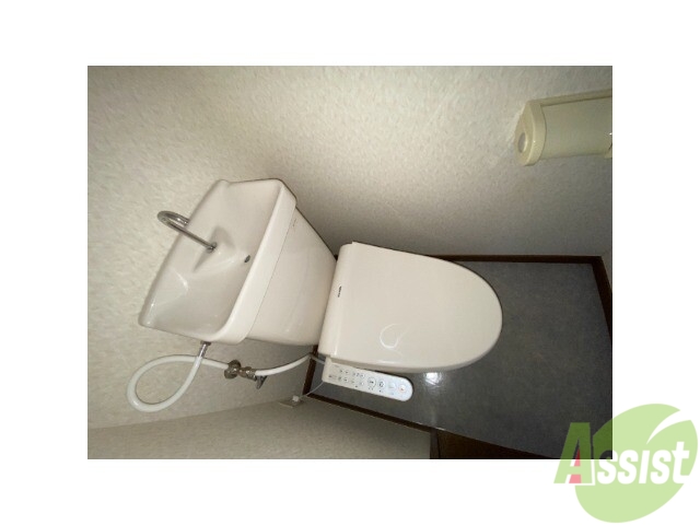 トイレ　トイレはお風呂と別でウォシュレット機能付きです。