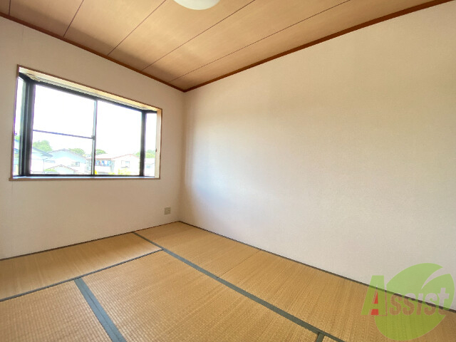 その他部屋・スペース　和室に窓が付いていて開放感がありますね。