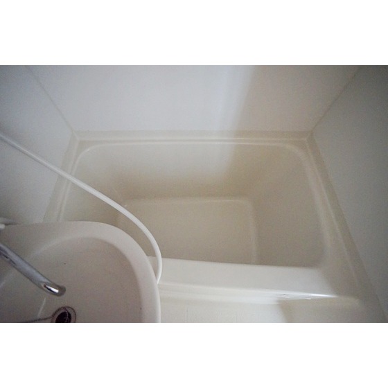 バス・シャワールーム　清潔感のある浴槽