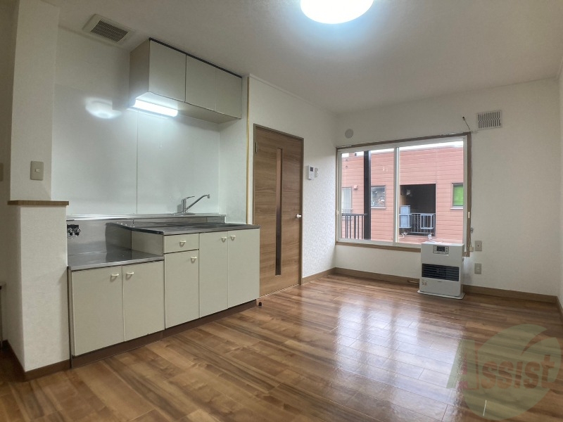 居室・リビング　リビングです。戸を開けるとより開放的ですね。