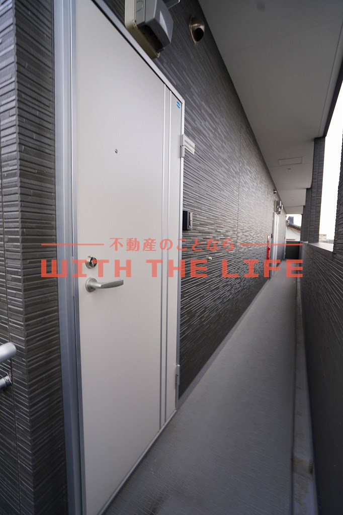 エントランス　落ち着いたエントランスです