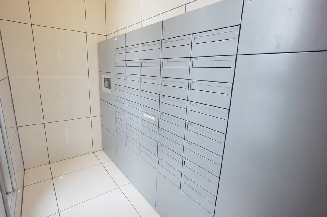 エントランス　宅配ボックス