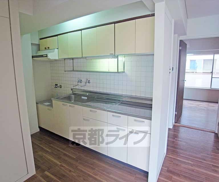 キッチン　収納たっぷりの大きなキッチン！