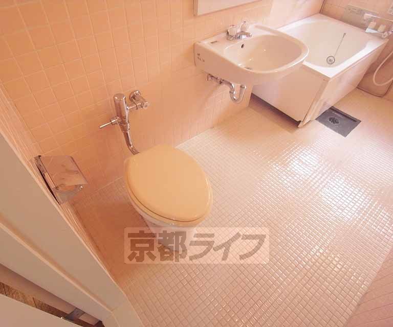 トイレ　懐かしさを感じるトイレです。