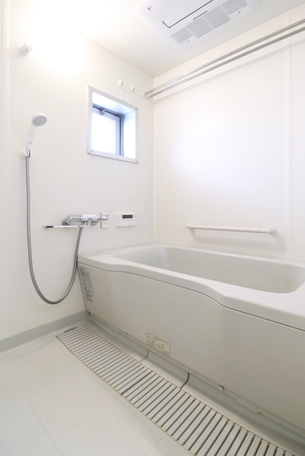 バス・シャワールーム　便利な自動お湯張り機能付きのお風呂、浴室換気乾燥機付きです