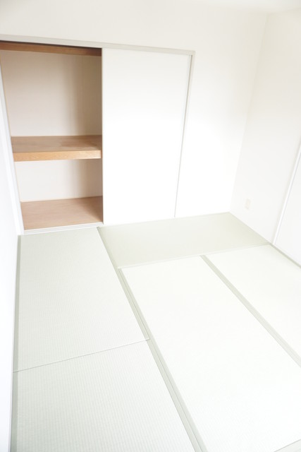 その他部屋・スペース　バルコニーに面した和室６帖