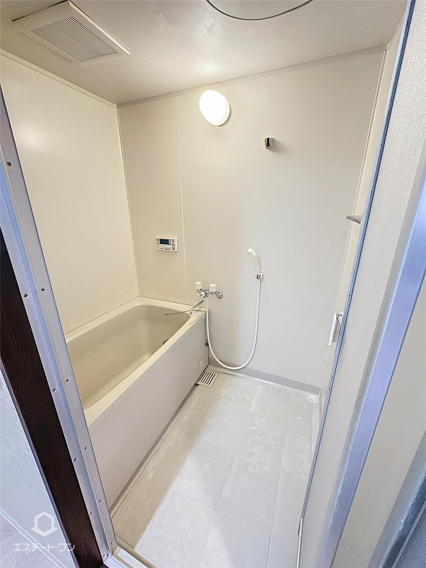 バス・シャワールーム　追い焚き機能付きのバスルーム☆