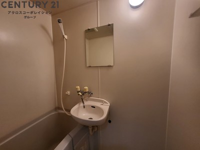 洗面設備　浴室内に洗面台があります