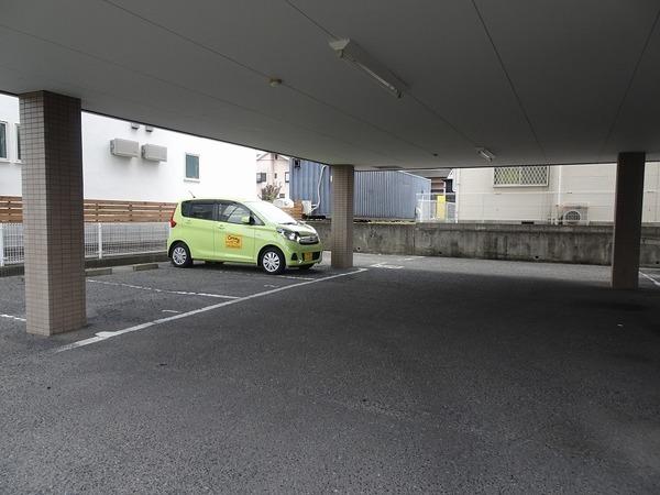 駐車場　敷地内駐車場！