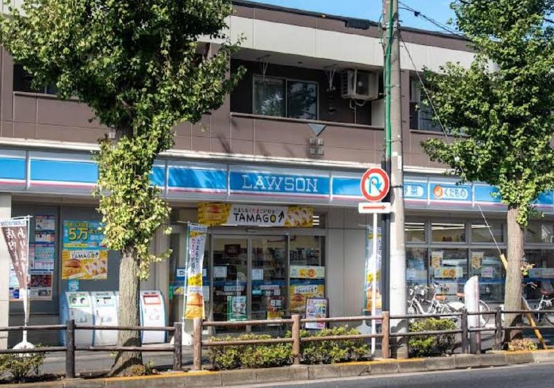 コンビニ　ローソン 西綾瀬三丁目店（コンビニ）まで300m